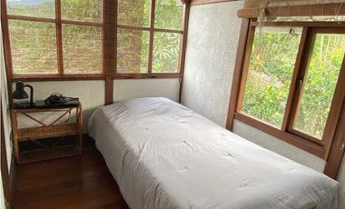 VENDO HERMOSA CASA CHALET EN  LA VEGA CUND. (R)