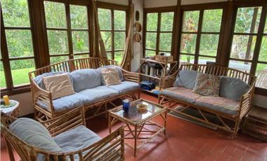 VENDO HERMOSA CASA CHALET EN  LA VEGA CUND. (R)