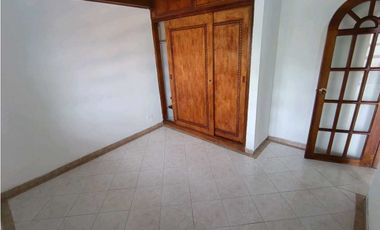 Arriendo casa manrique central piso 2 con terraza y 3 alcobas