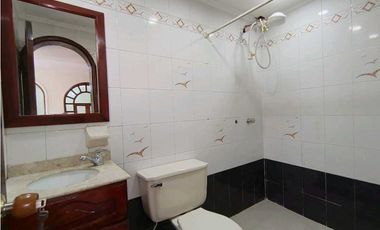 Arriendo casa manrique central piso 2 con terraza y 3 alcobas