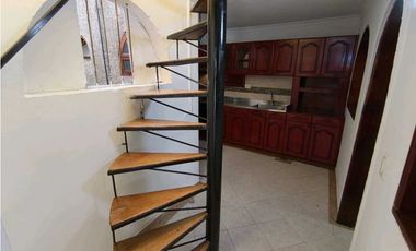 Arriendo casa manrique central piso 2 con terraza y 3 alcobas