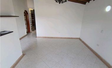 Arriendo casa manrique central piso 2 con terraza y 3 alcobas