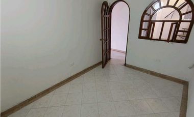 Arriendo casa manrique central piso 2 con terraza y 3 alcobas