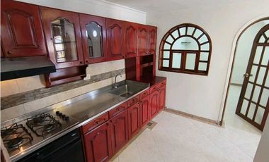 Arriendo casa manrique central piso 2 con terraza y 3 alcobas