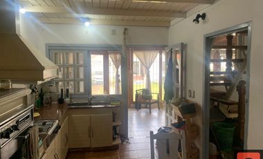 Casa en venta c/ cochera en Villa Domínico Apta Crédito Bancario