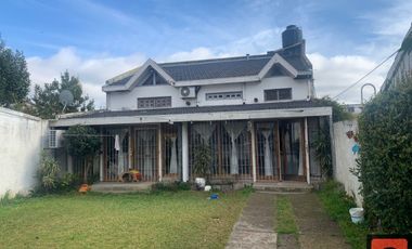 Casa en venta c/ cochera en Villa Domínico Apta Crédito Bancario