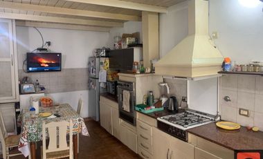 Casa en venta c/ cochera en Villa Domínico Apta Crédito Bancario