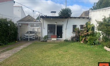 Casa en venta c/ cochera en Villa Domínico Apta Crédito Bancario