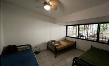 Los Angeles, Casa de 3 pisos