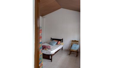 HERMOSA CASA LA MESA C.MARCA