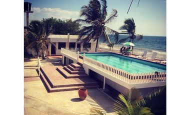 ALQUILER DE CABAÑAS FRENTE AL MAR CON PISCINA DE 2 A 9 PERSONAS