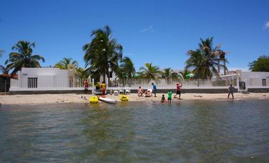 ALQUILER DE CABAÑAS FRENTE AL MAR CON PISCINA DE 2 A 9 PERSONAS