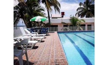 ALQUILER DE CABAÑAS FRENTE AL MAR CON PISCINA DE 2 A 9 PERSONAS