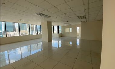 ALQUILER DE OFICINA EN CALLE 50 (JM)