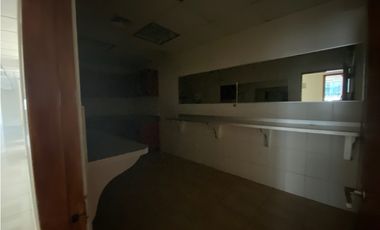 ALQUILER DE OFICINA EN CALLE 50 (JM)