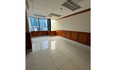 ALQUILER DE OFICINA EN CALLE 50 (JM)