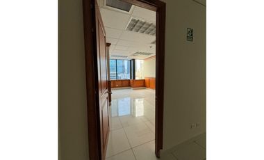 ALQUILER DE OFICINA EN CALLE 50 (JM)