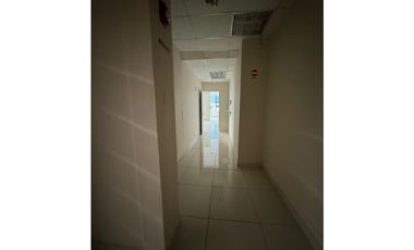 ALQUILER DE OFICINA EN CALLE 50 (JM)