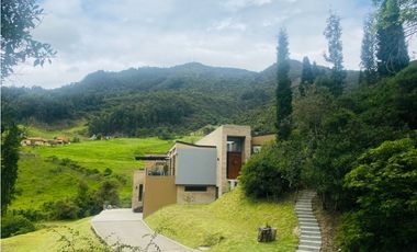 VENDO CASA DE 389M2 Y LOTE INDEPENDIETE EN CONJUNTO CERRADO - CAJICA