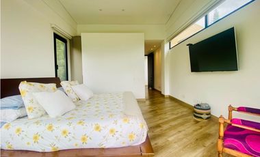 VENDO CASA DE 389M2 Y LOTE INDEPENDIETE EN CONJUNTO CERRADO - CAJICA