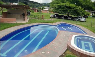 FINCA EN SANTAGUEDA  18 y 29 PAX