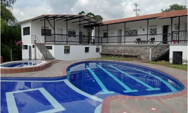 FINCA EN SANTAGUEDA  18 y 29 PAX