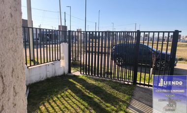 Casa en alquiler c/ cochera en San Ignacio