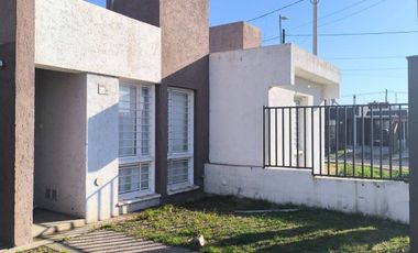 Casa en alquiler c/ cochera en San Ignacio