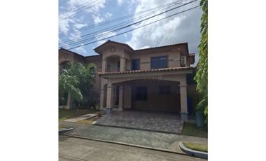 ALQUILER DE HERMOSA CASA EN VERSALLES, CASA RADICAL