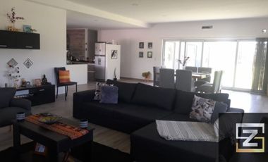 Casa en venta c/ cochera en Fincas del Alba