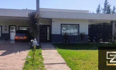 Casa en venta c/ cochera en Fincas del Alba
