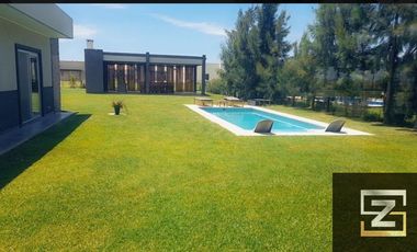 Casa en venta c/ cochera en Fincas del Alba