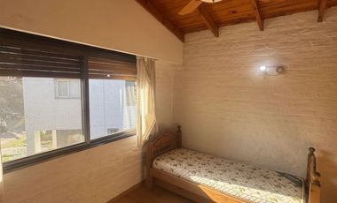 Casa en alquiler c/ cochera en El Sosiego. Año adelantado