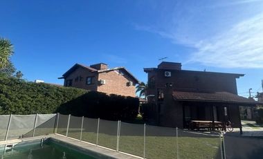 Casa en alquiler c/ cochera en El Sosiego. Año adelantado