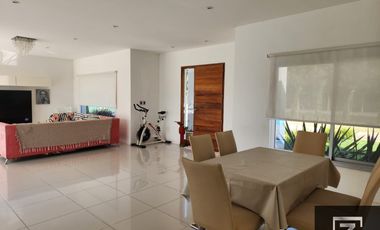 Casa en alquiler c/ cochera en Don Joaquín