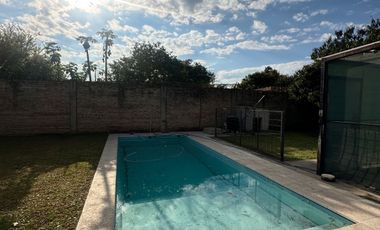 VENDE casa con piscina climatizada a minutos del microcentro