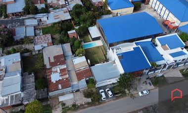 VENDE casa con piscina climatizada a minutos del microcentro