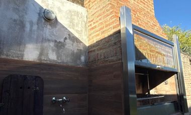 VENDE casa con piscina climatizada a minutos del microcentro