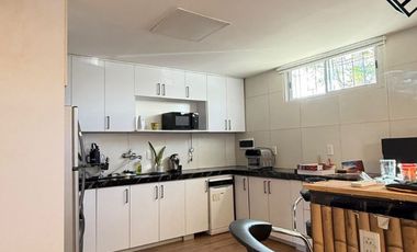 VENDE casa con piscina climatizada a minutos del microcentro