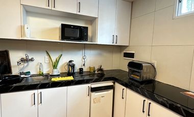 VENDE casa con piscina climatizada a minutos del microcentro