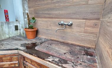 VENDE casa con piscina climatizada a minutos del microcentro