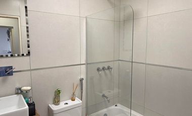 VENDE casa con piscina climatizada a minutos del microcentro