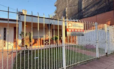 VENDE casa 10x40 Mariano Moreno