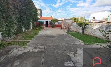 VENDE casa 10x40 Mariano Moreno