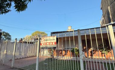 VENDE casa 10x40 Mariano Moreno