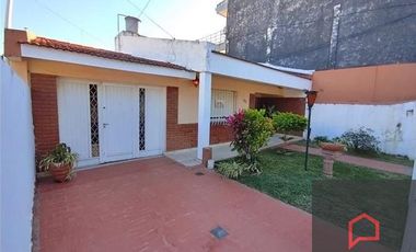 VENDE casa 10x40 Mariano Moreno