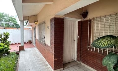 VENDE casa 10x40 Mariano Moreno