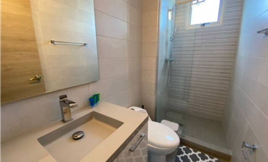 SE ALQUILA  BELLO APARTAMENTO EN LA CRESTA