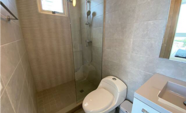 SE ALQUILA  BELLO APARTAMENTO EN LA CRESTA