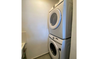 SE ALQUILA  BELLO APARTAMENTO EN LA CRESTA